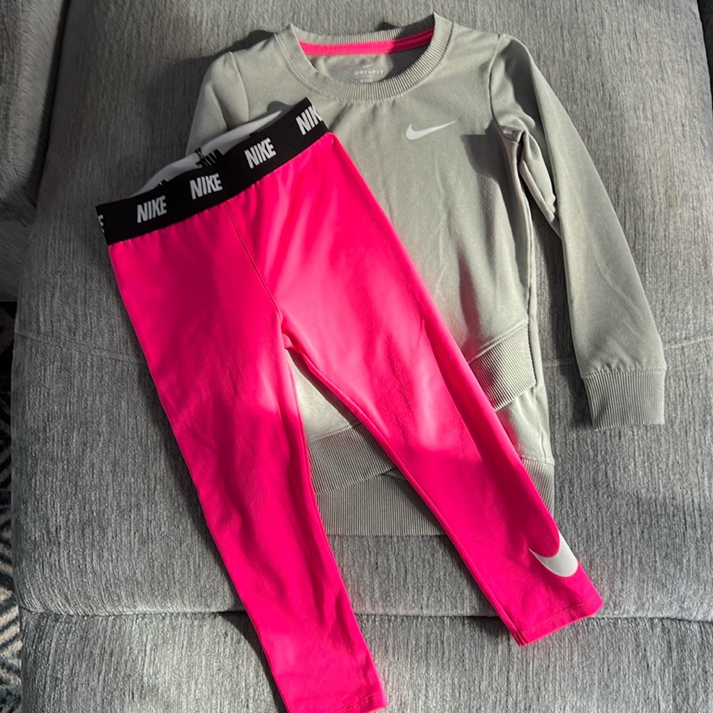 Nike Dri-fit outfit - leggings and sweatshirt